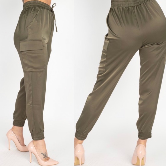 🆕Satin polyester joggers in olive - Picture 2 of 6